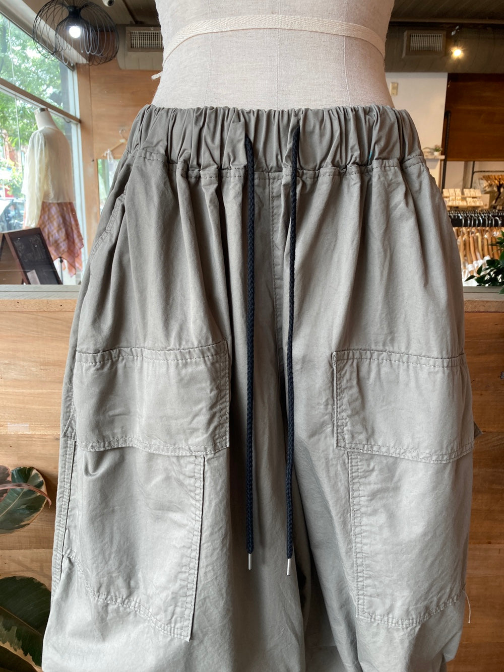 Basket over balloon pants