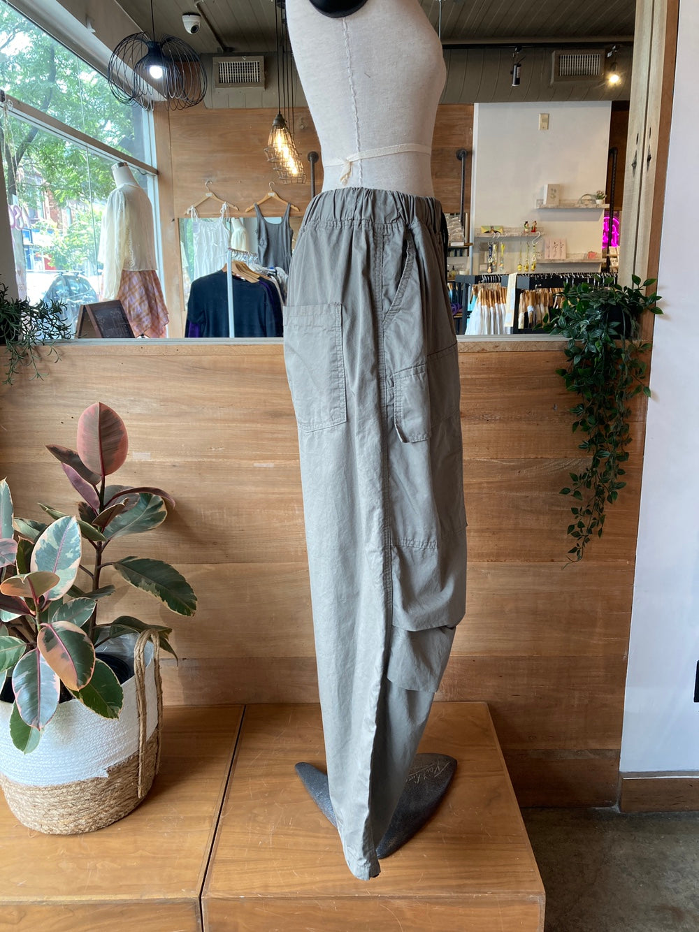 Basket over balloon pants