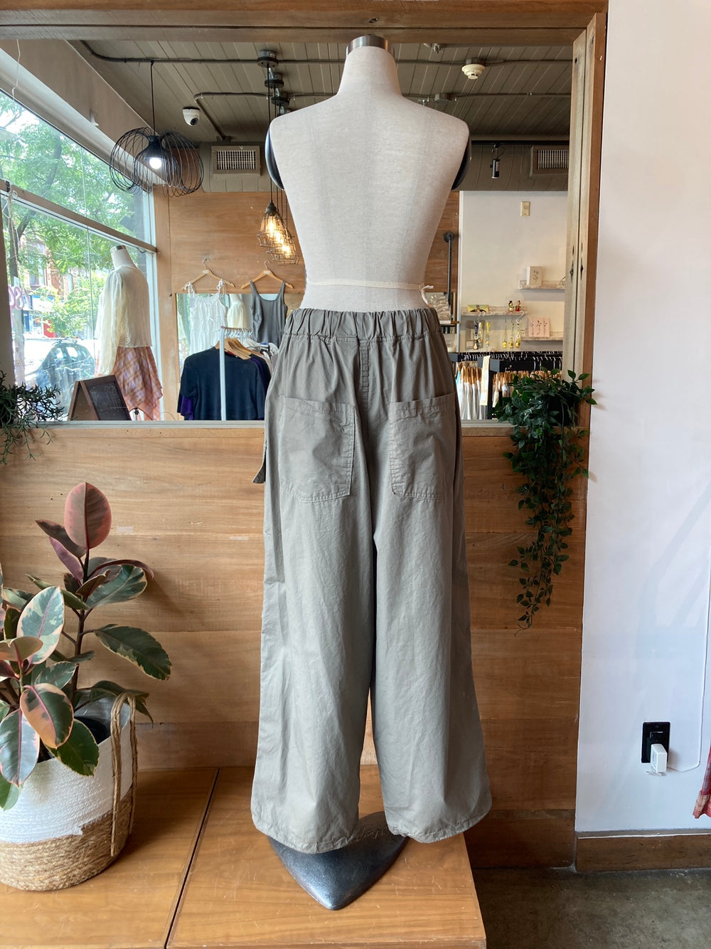 Basket over balloon pants