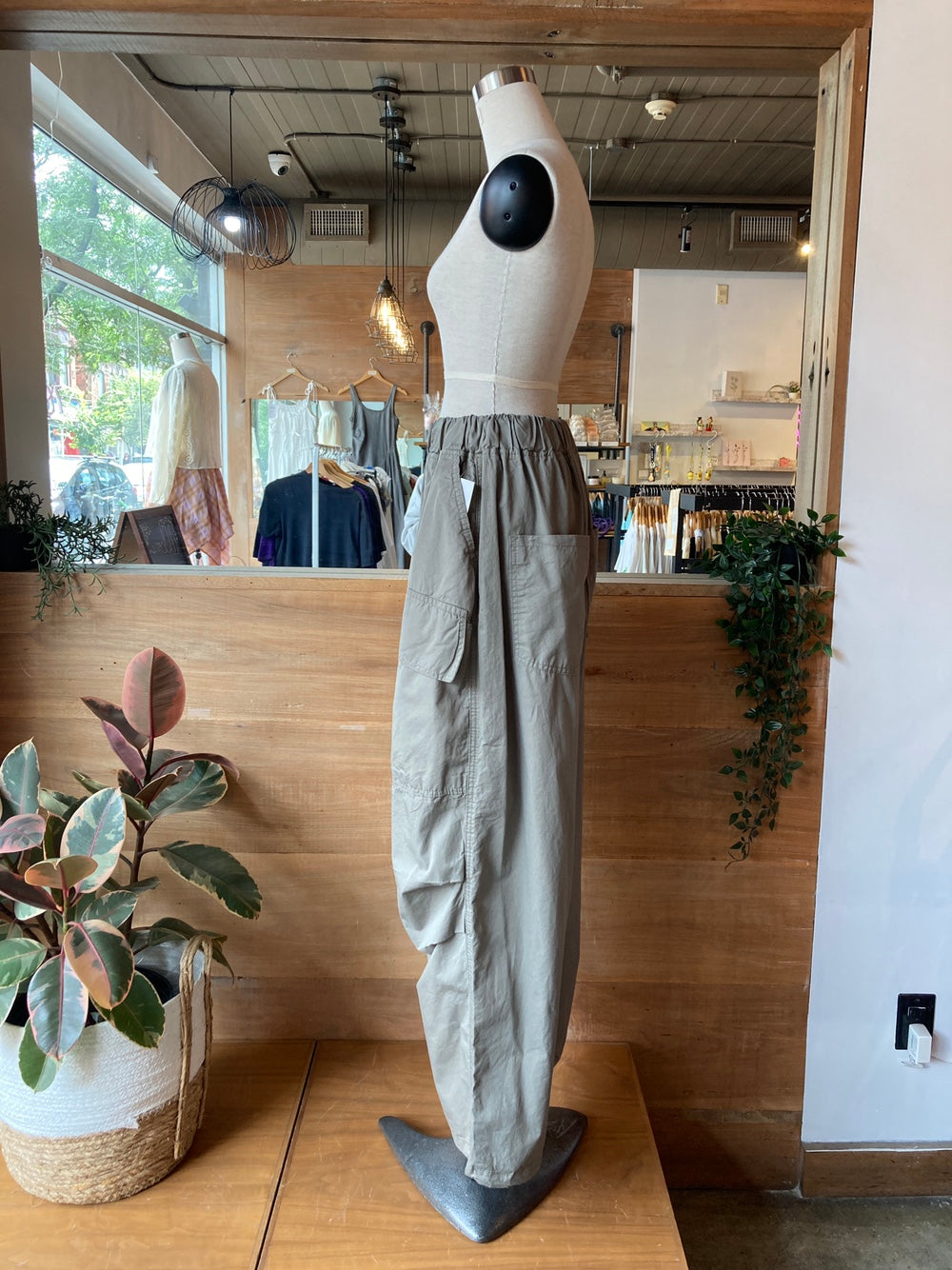 Basket over balloon pants