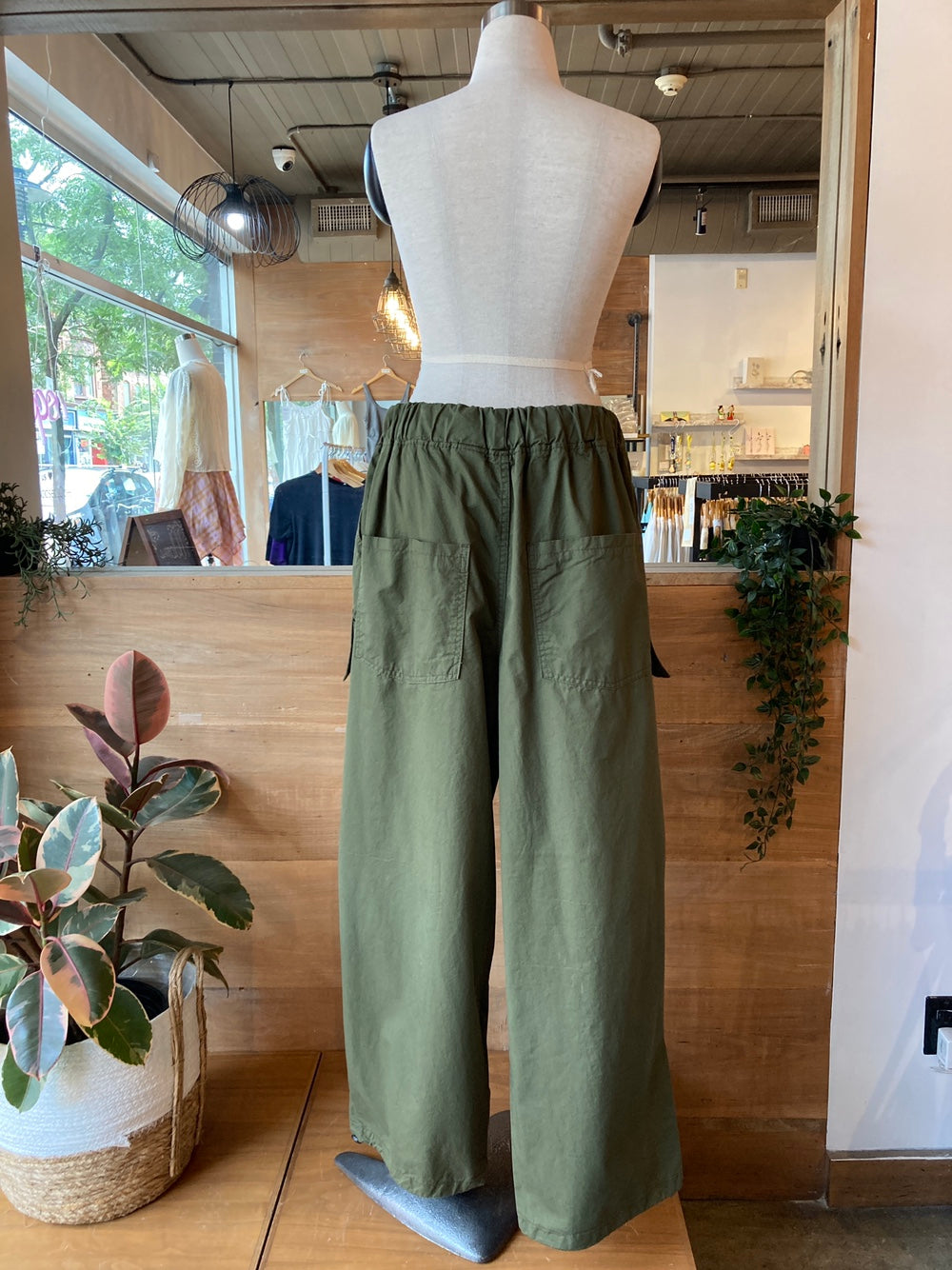 Basket over balloon pants