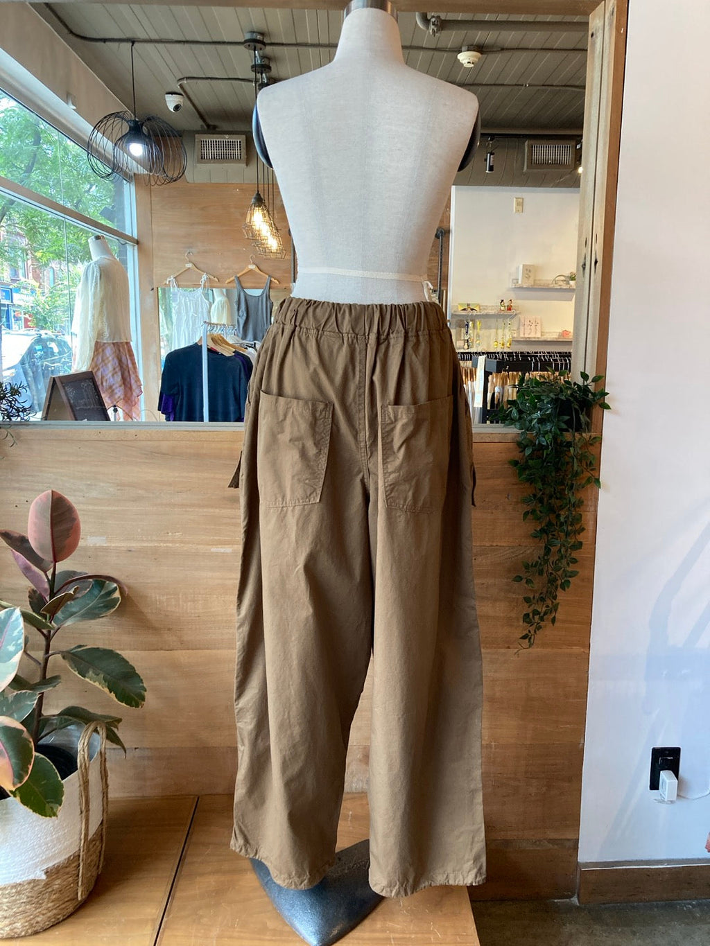 Basket over balloon pants
