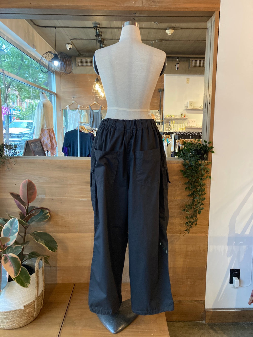 Basket over balloon pants