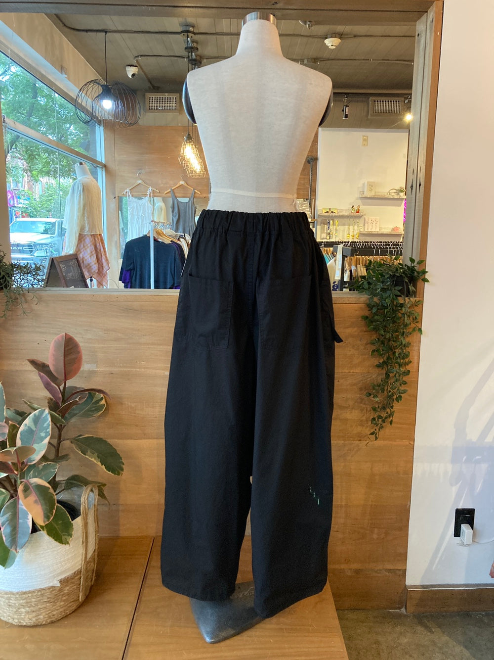 Basket over balloon pants