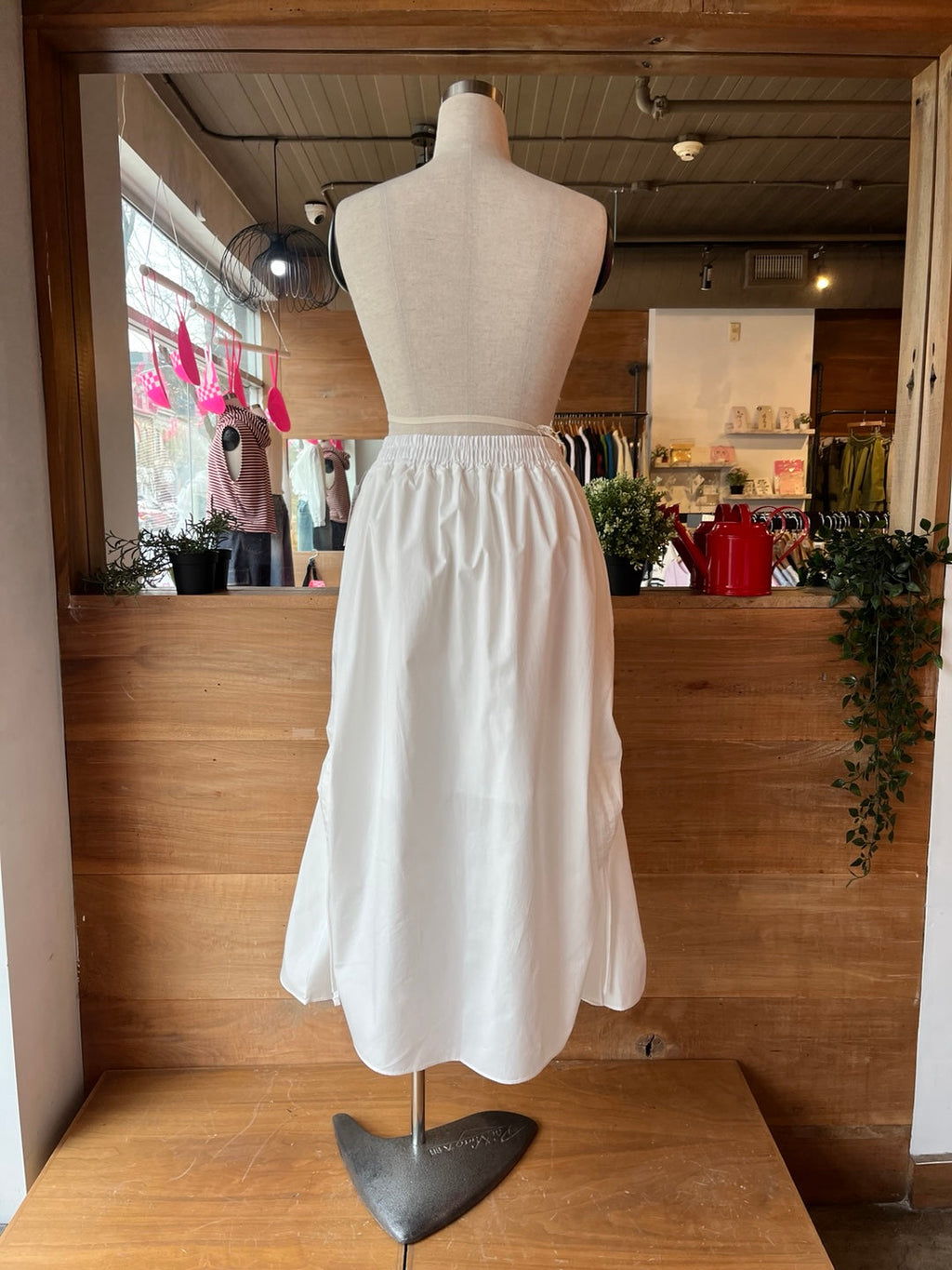 Rounded Hip Synch Maxi Skirt