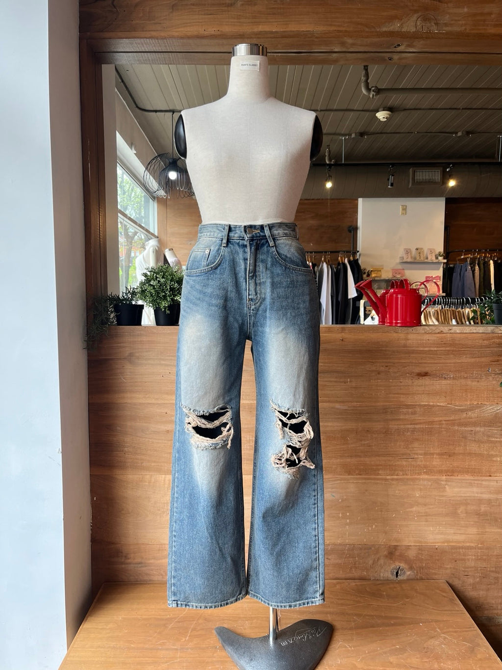 Distressed Wide Leg Jeans