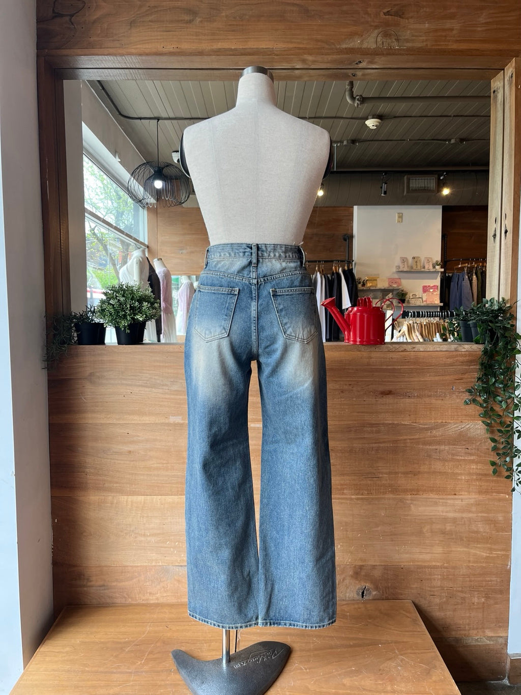 Distressed Wide Leg Jeans