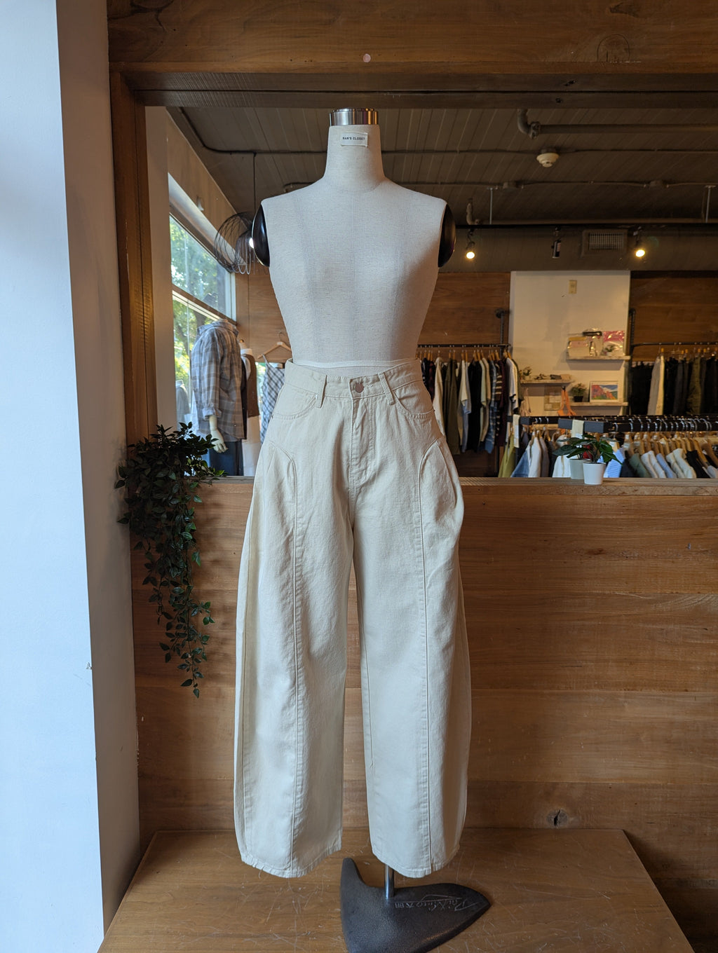 Barrel Fit Women's Pants **we have in stock, check sizes available **