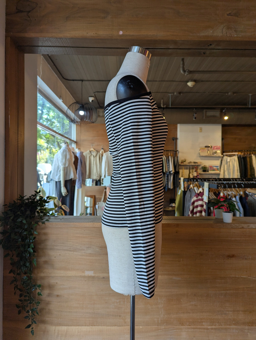 Off Shoulder staple long-sleeve
