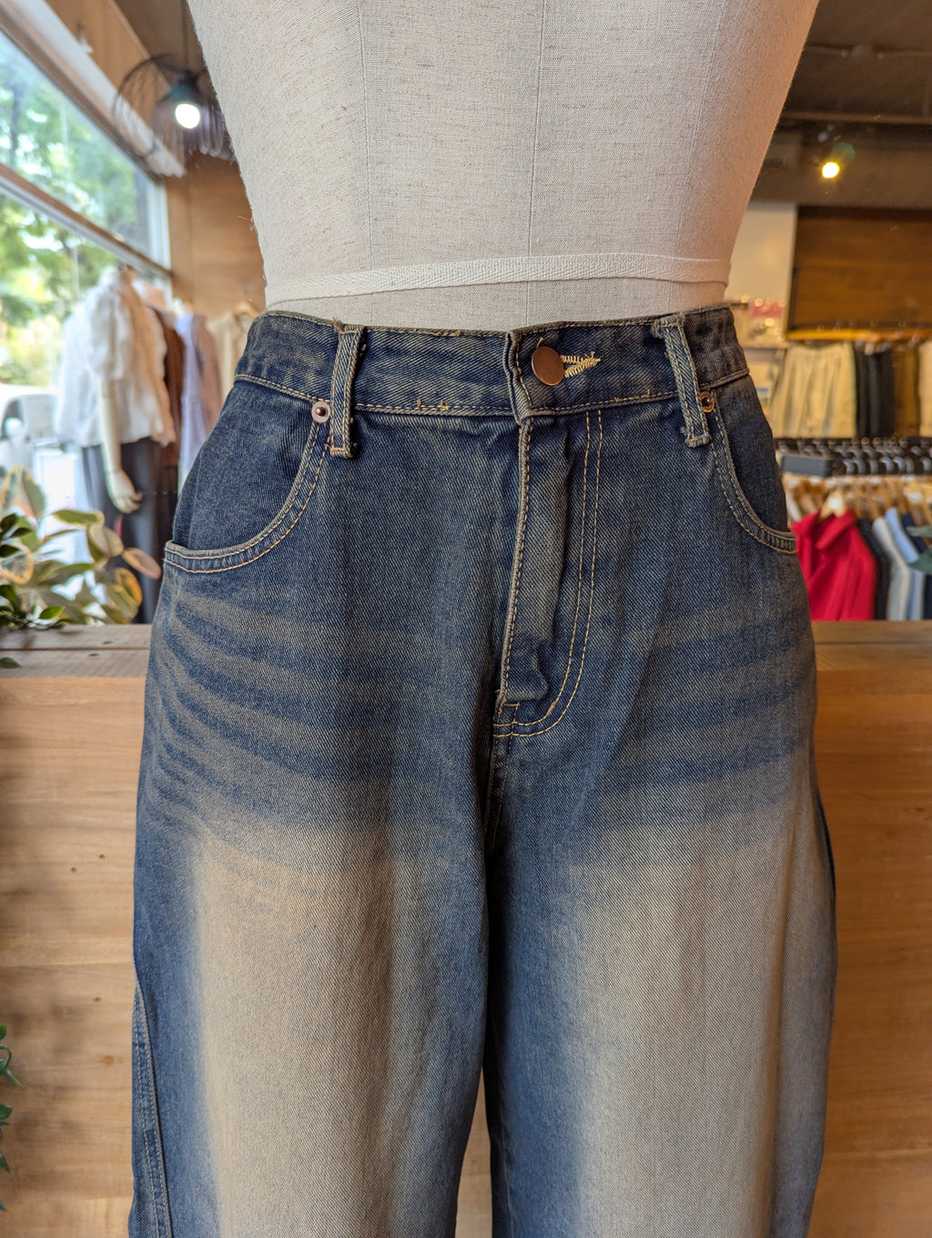 Barrel Fit Jeans **