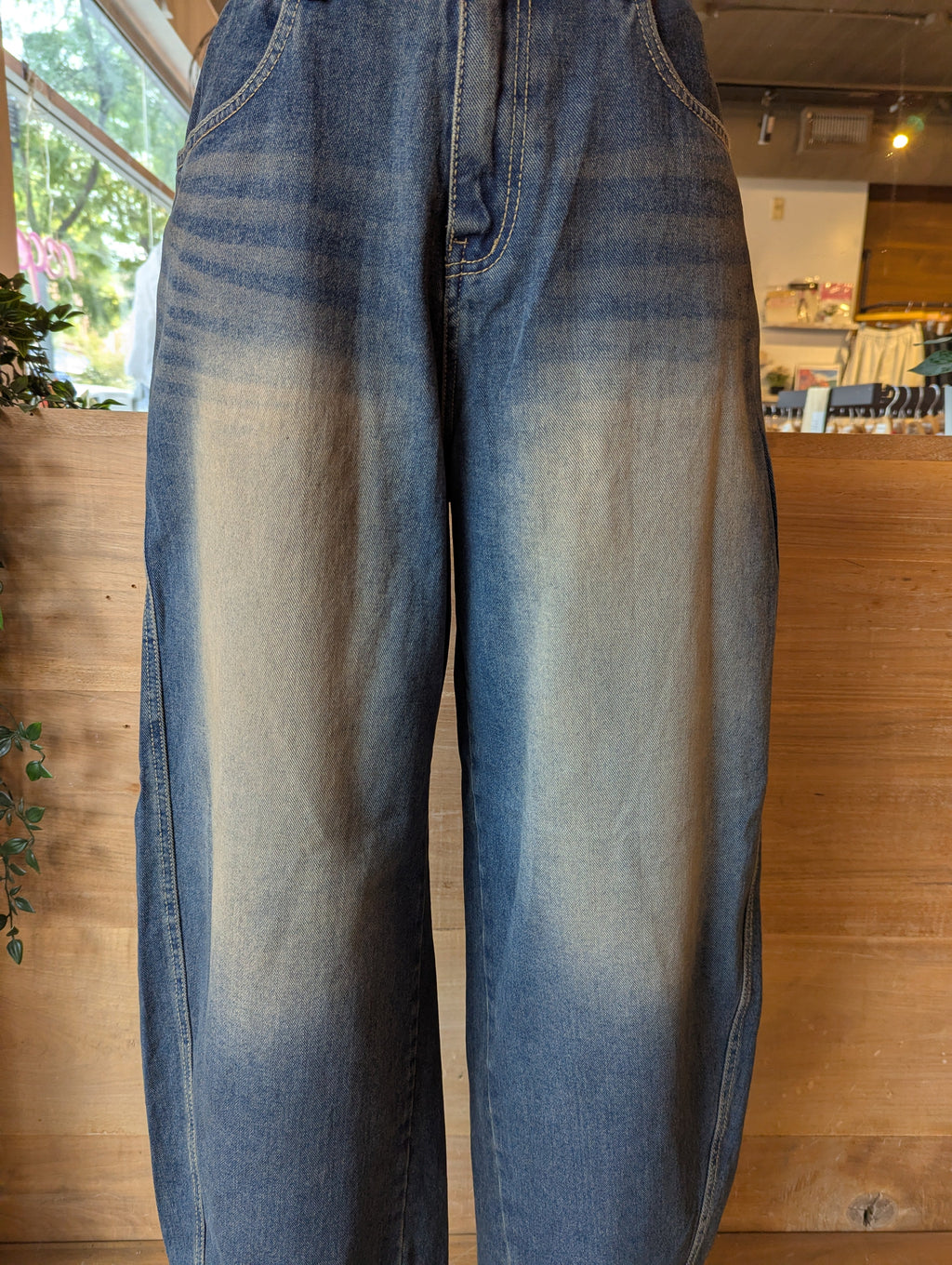 Barrel Fit Jeans **