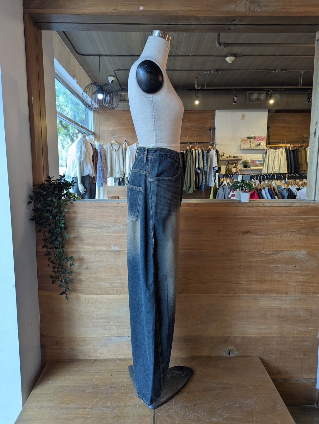 Barrel Fit Jeans **