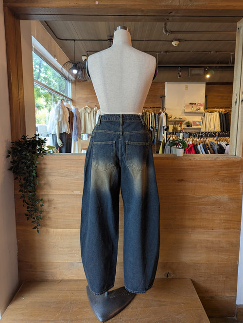 Barrel Fit Jeans **