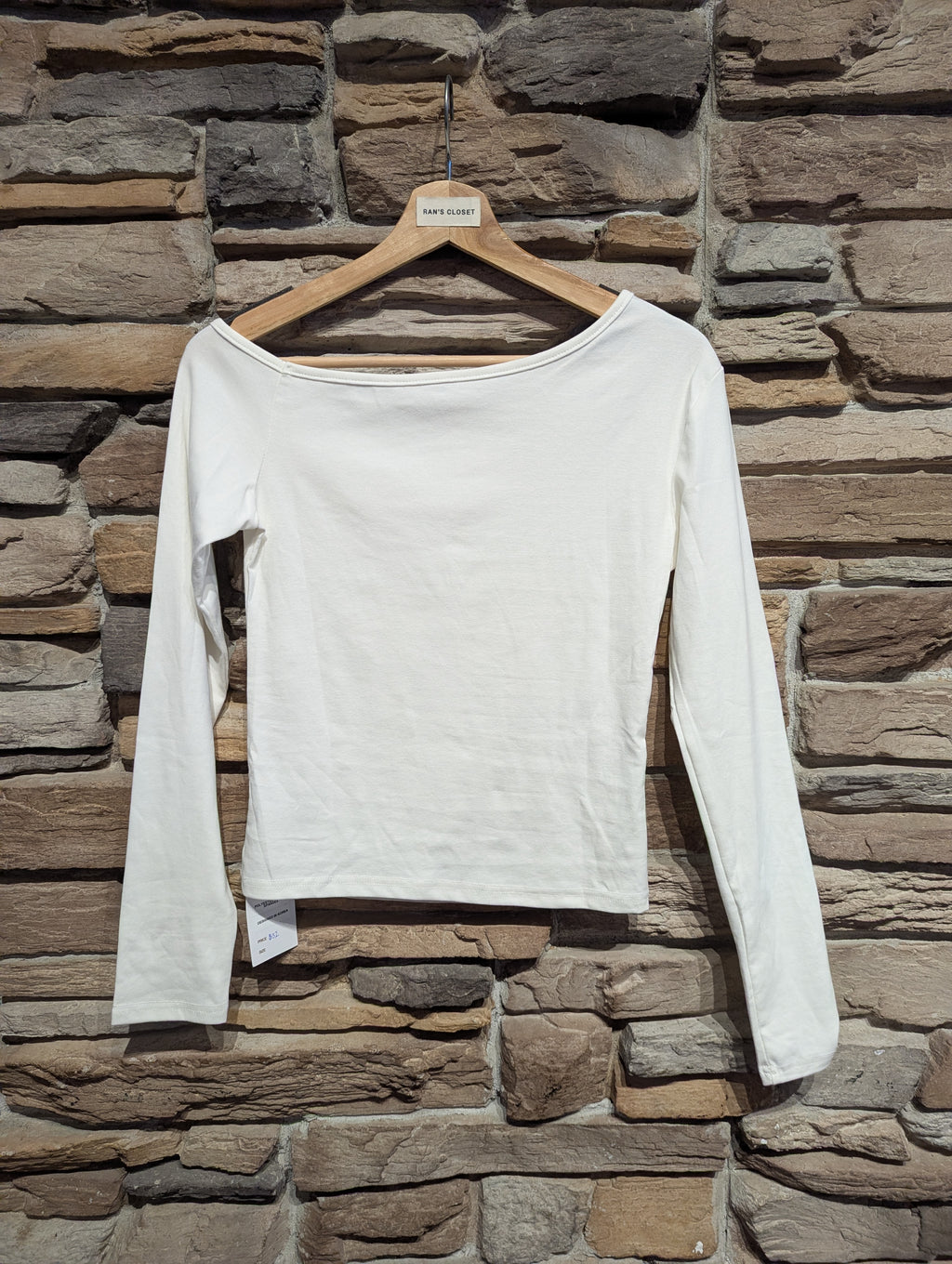 Off Shoulder staple long-sleeve