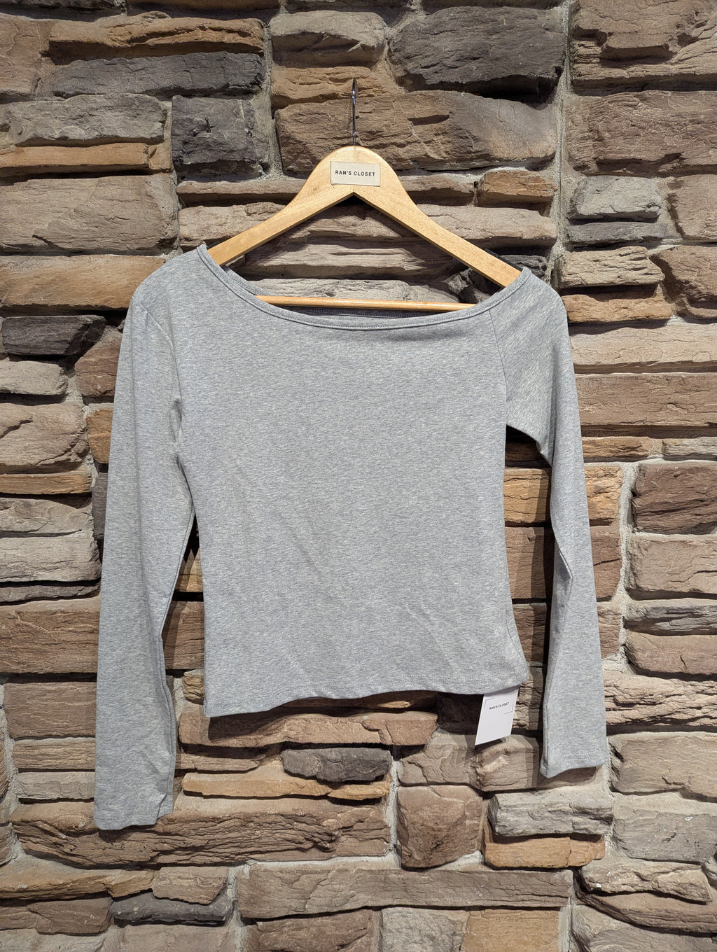 Off Shoulder staple long-sleeve