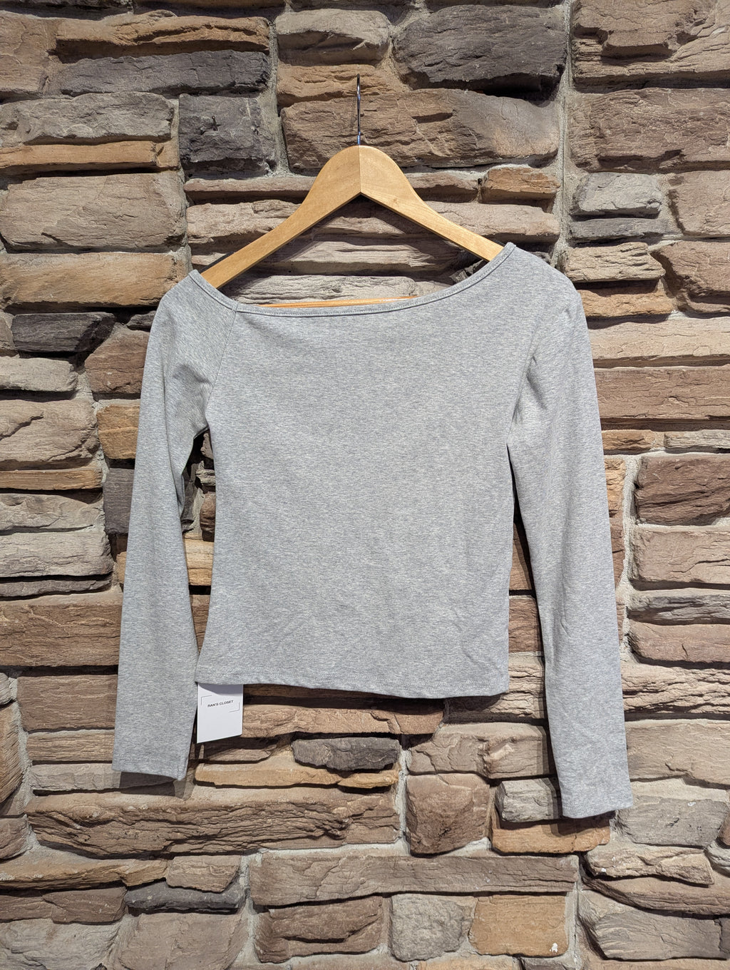 Off Shoulder staple long-sleeve