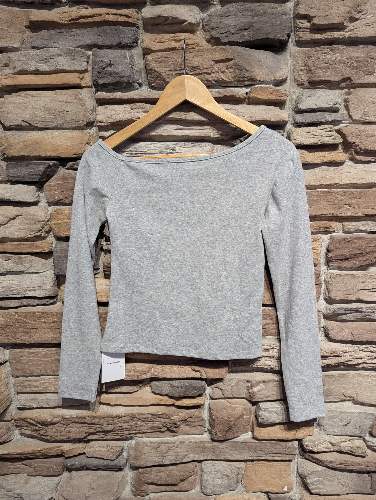 Off Shoulder staple long-sleeve