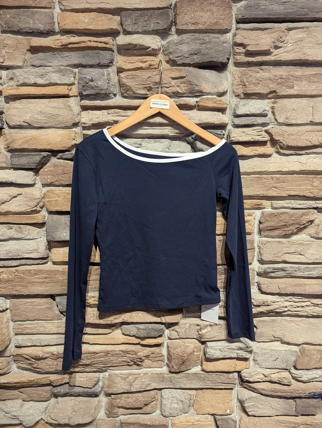 Off Shoulder staple long-sleeve