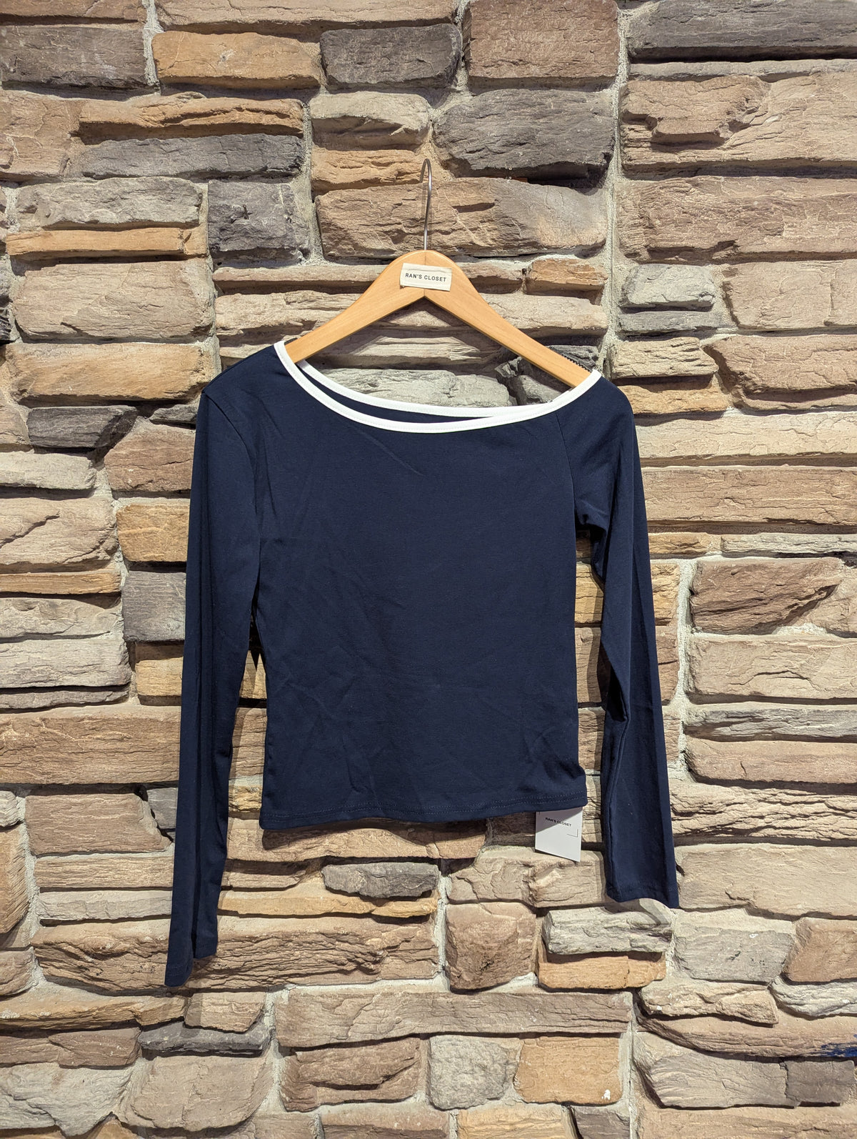 Off Shoulder staple long-sleeve