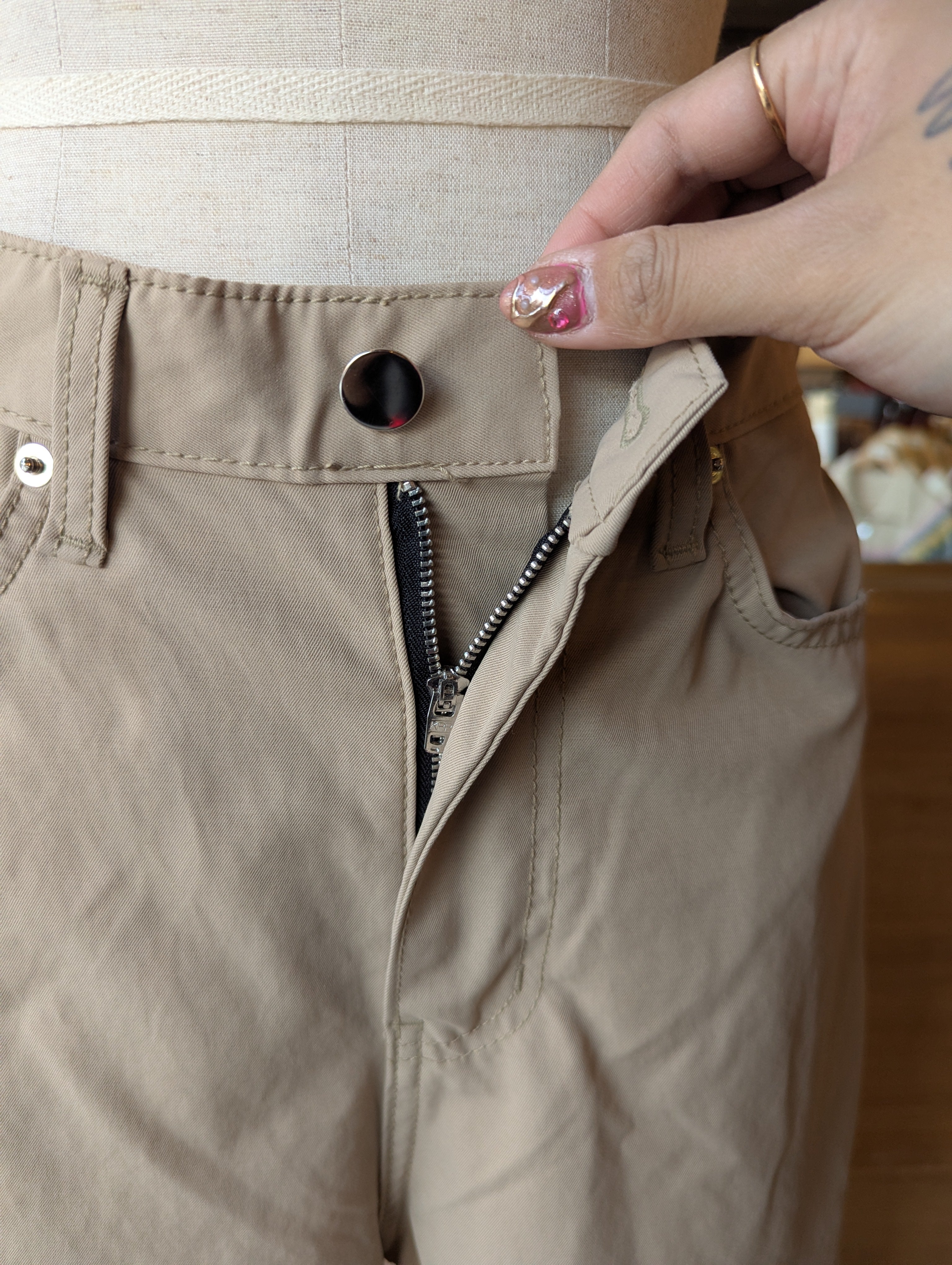 Embroidered pocket barrel Pants
