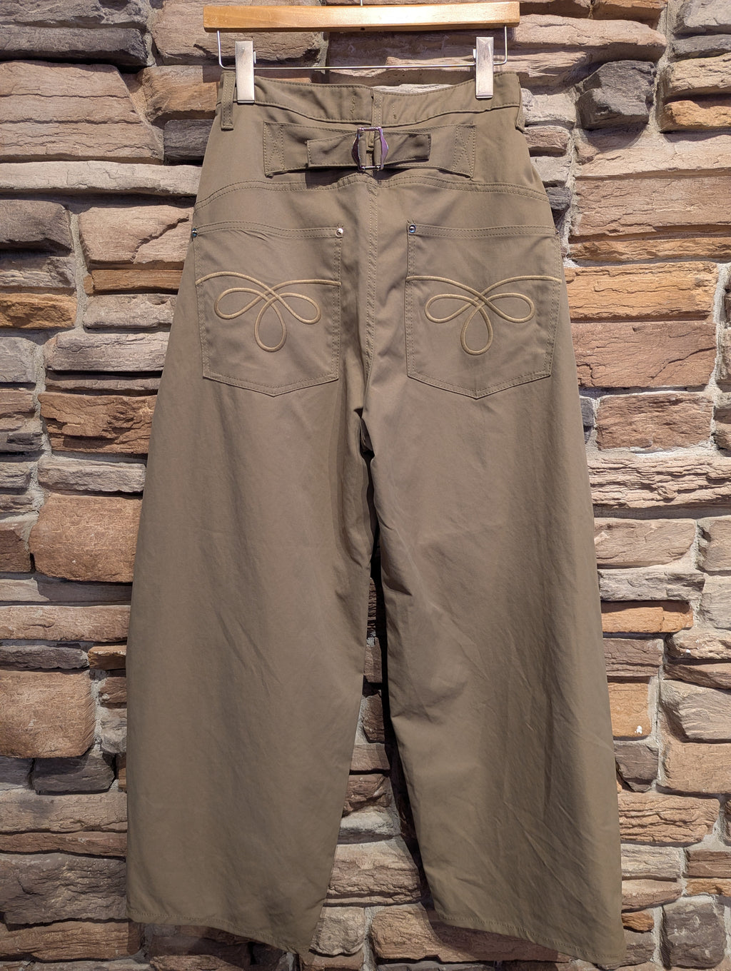 Embroidered pocket barrel Pants