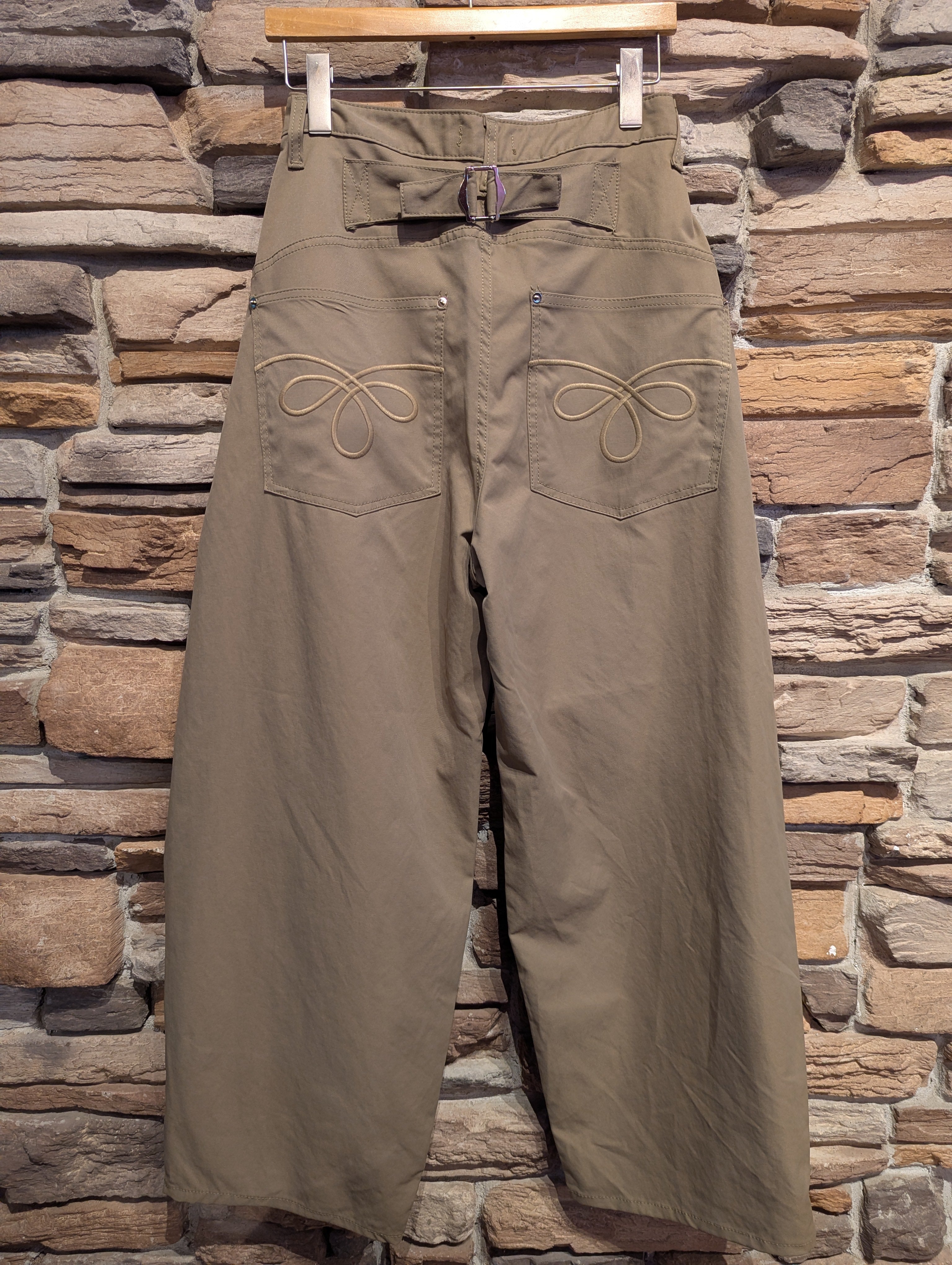 Embroidered pocket barrel Pants