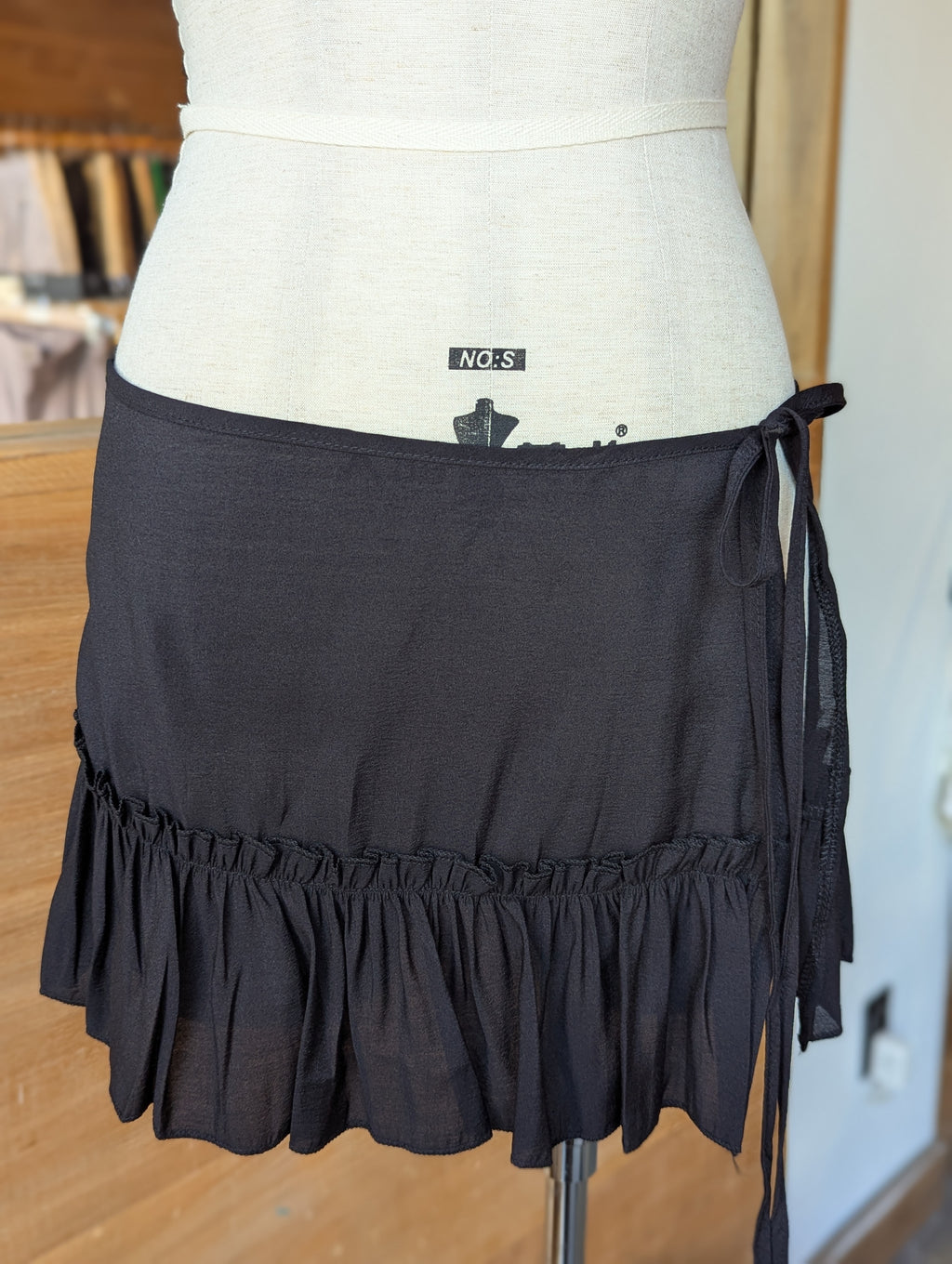 Éclipse Ruffle Wrap Skirt