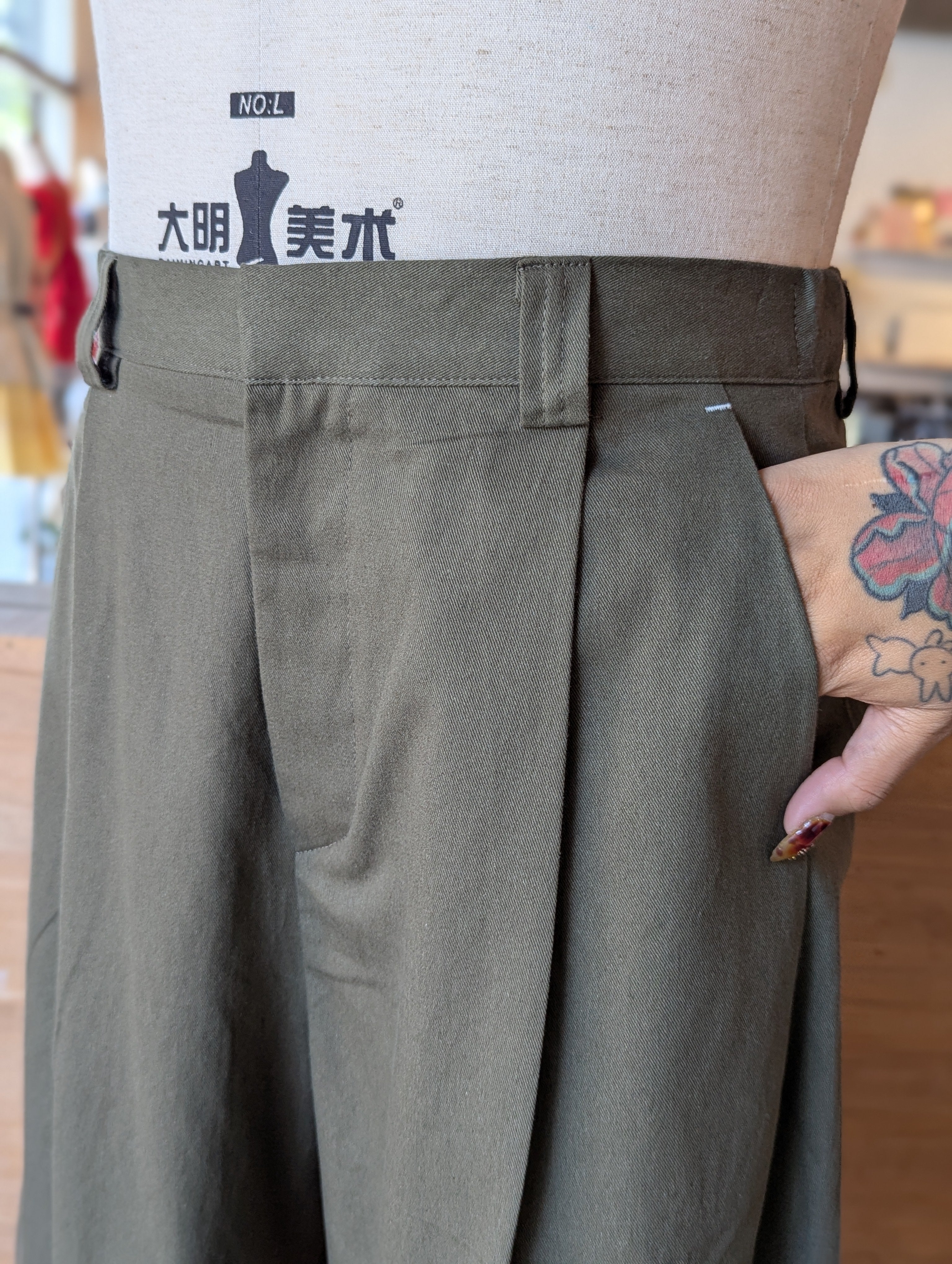 Volume Chino Pants