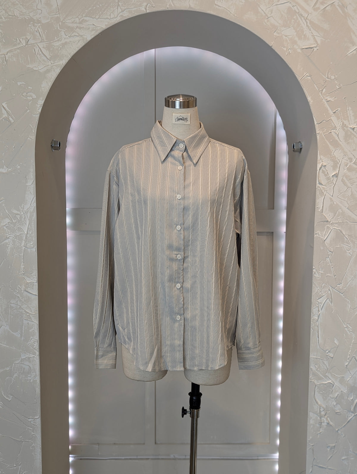 Muted lines button up