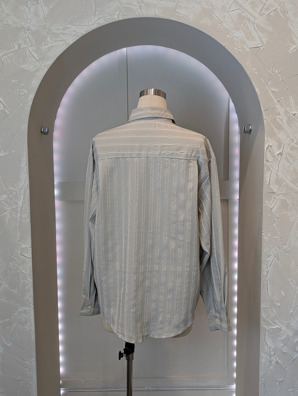 Muted lines button up