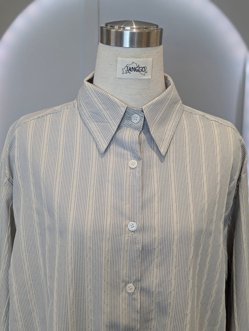Muted lines button up