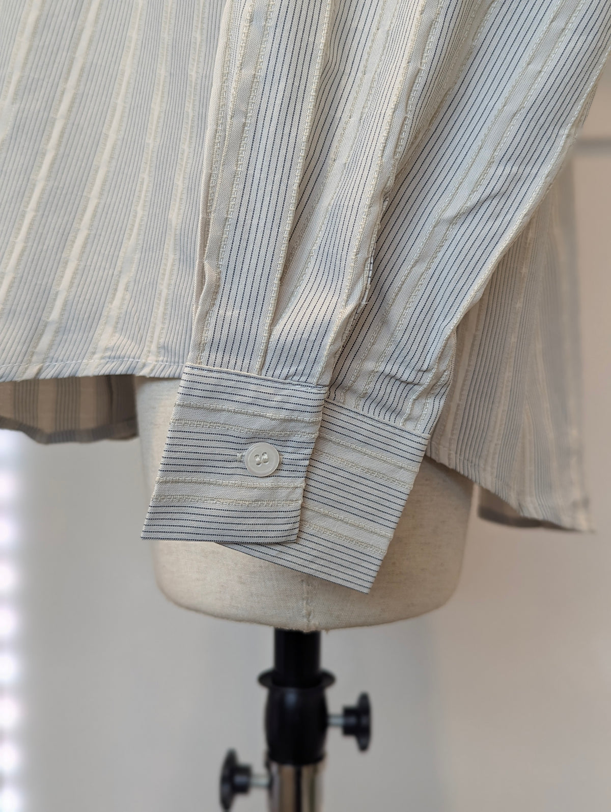 Muted lines button up