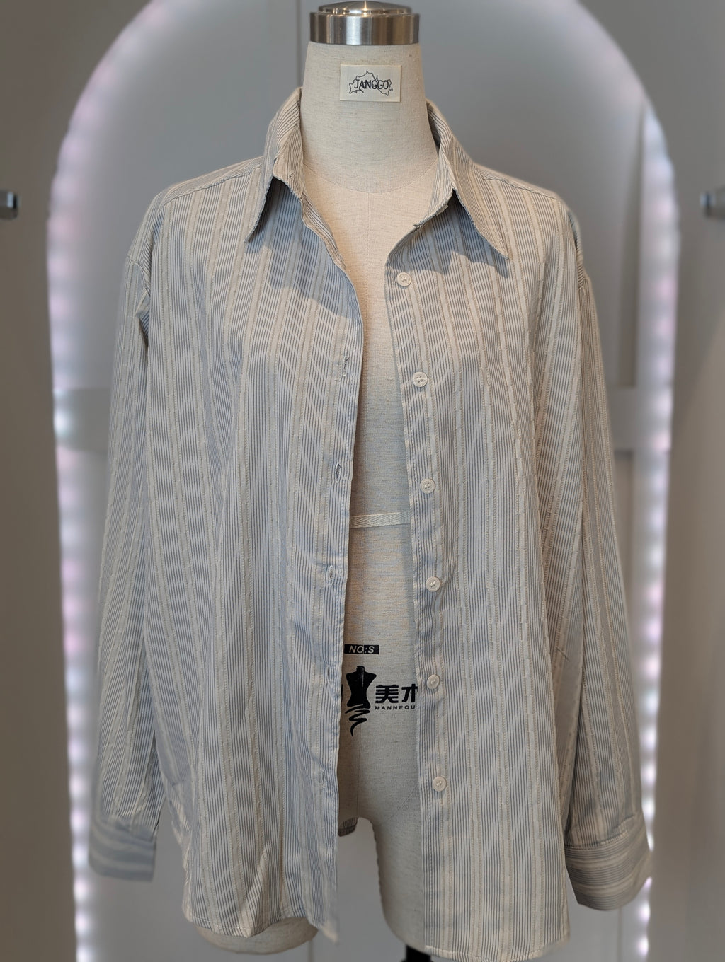 Muted lines button up